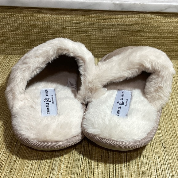 New Chinese Laundry Cozy Cream and Tan Slippers XS/S - Picture 2 of 7